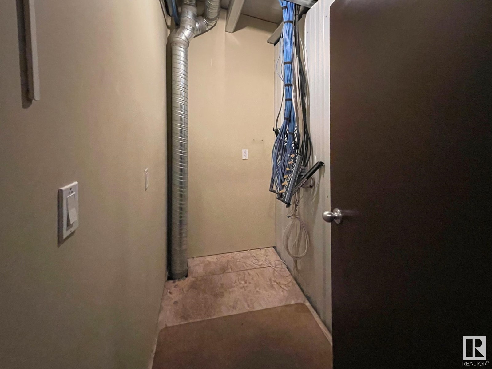 5807 47 Av Property Photo 53