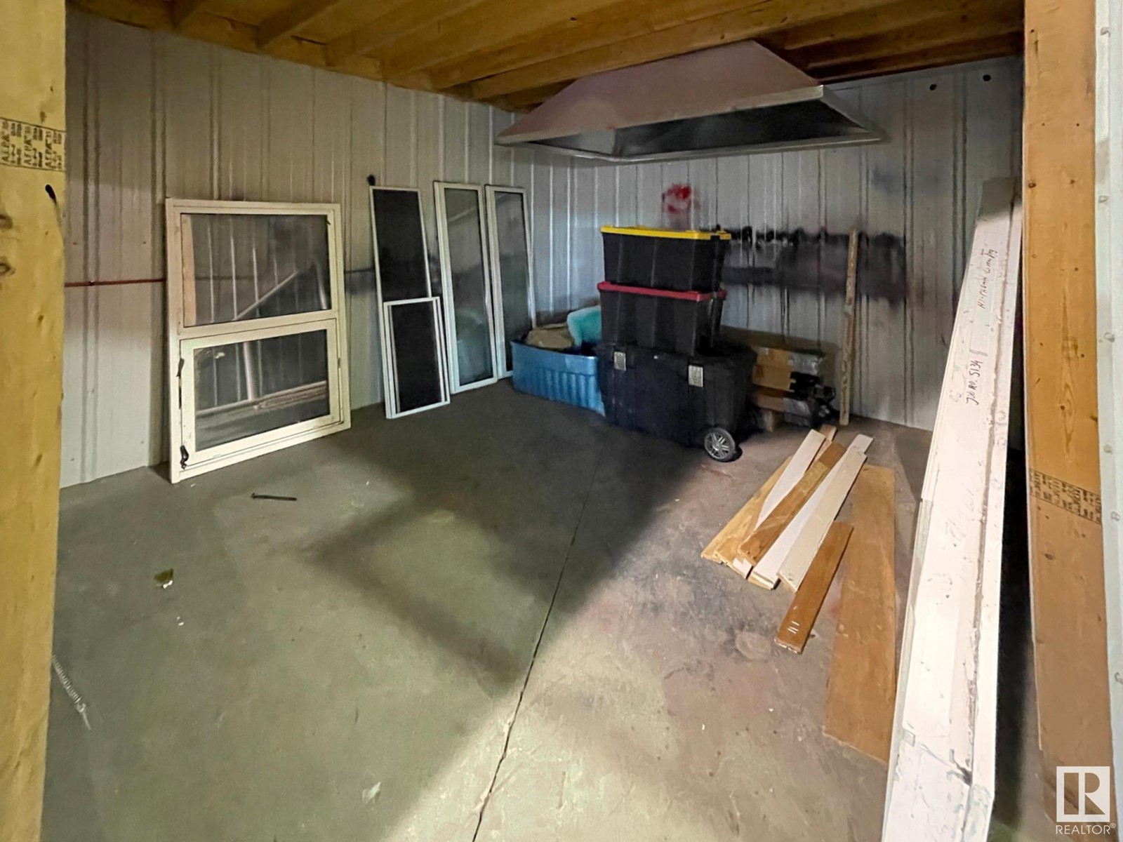 5807 47 Av Property Photo 54