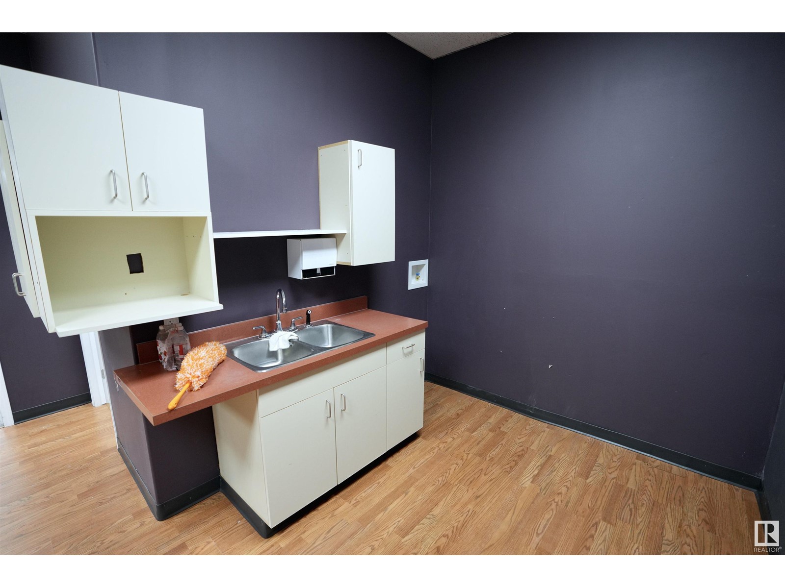 #200 5556 50 Av Property Photo 15
