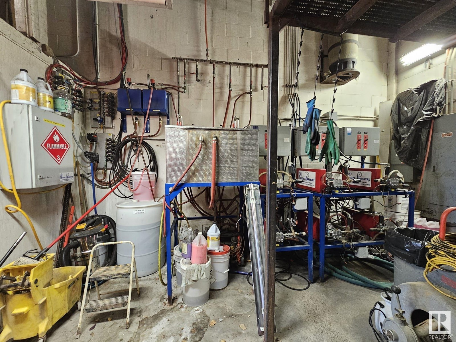 5533 Industrial Rd Property Photo 11