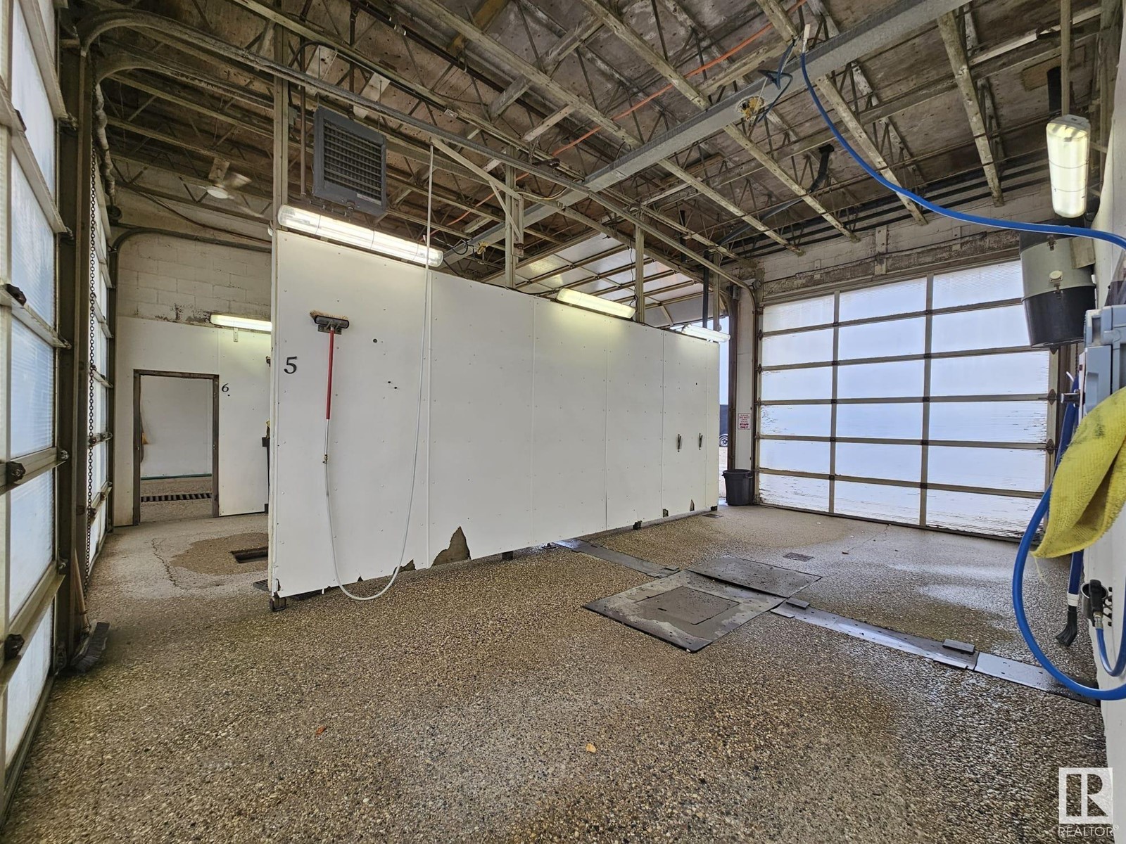 5533 Industrial Rd Property Photo 14