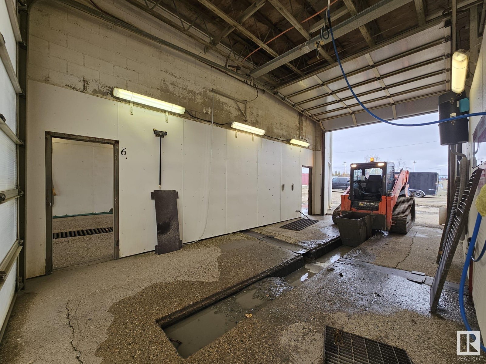 5533 Industrial Rd Property Photo 15