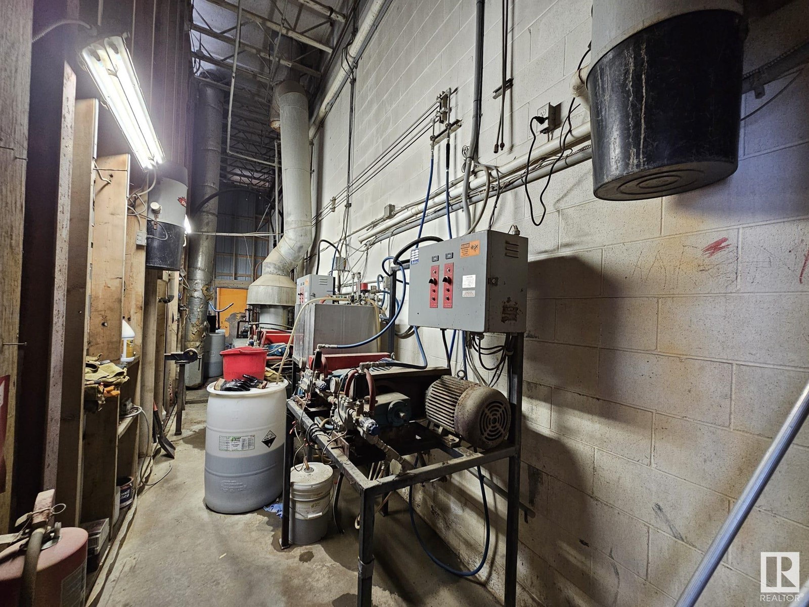 5533 Industrial Rd Property Photo 18