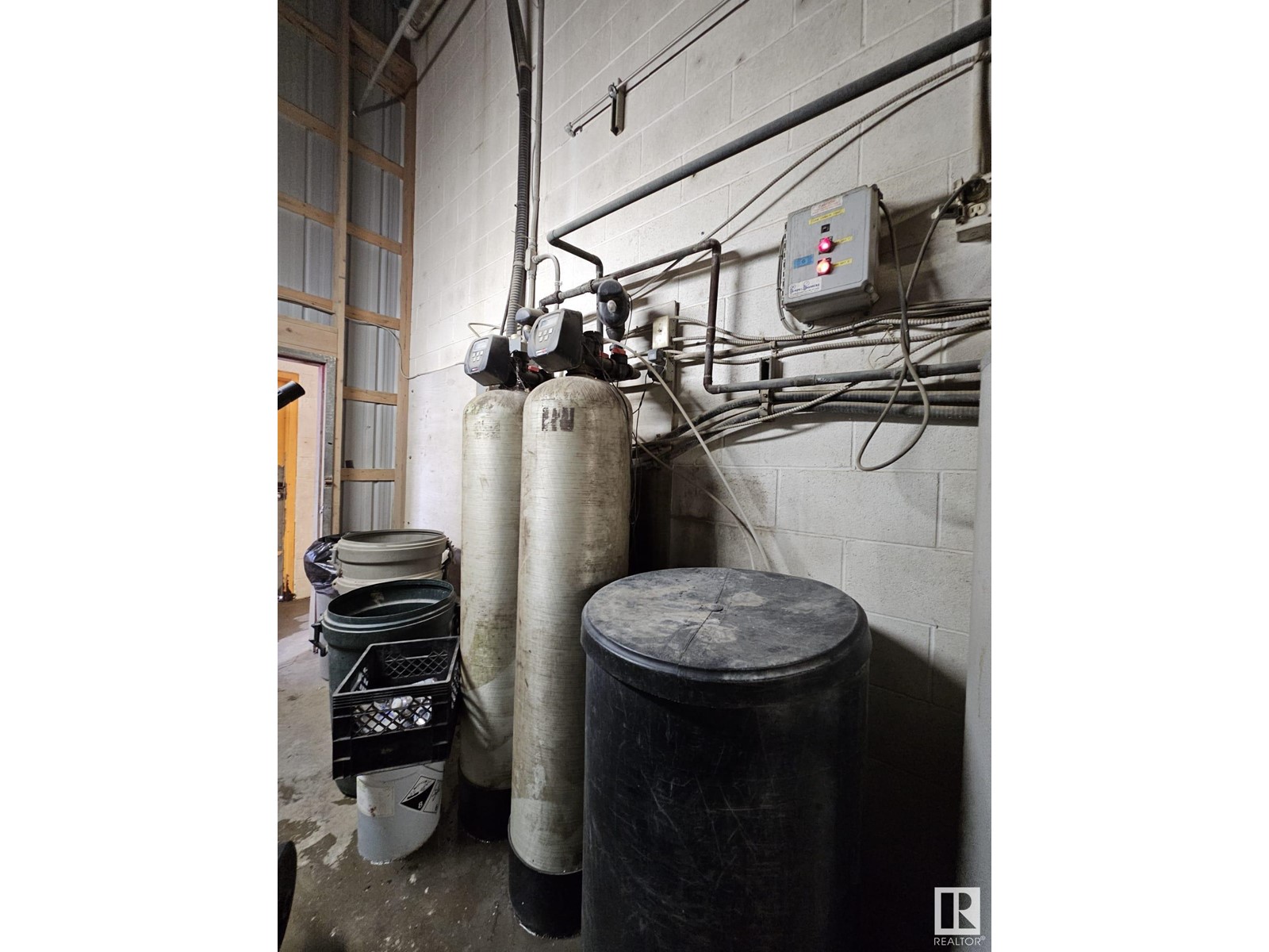5533 Industrial Rd Property Photo 22