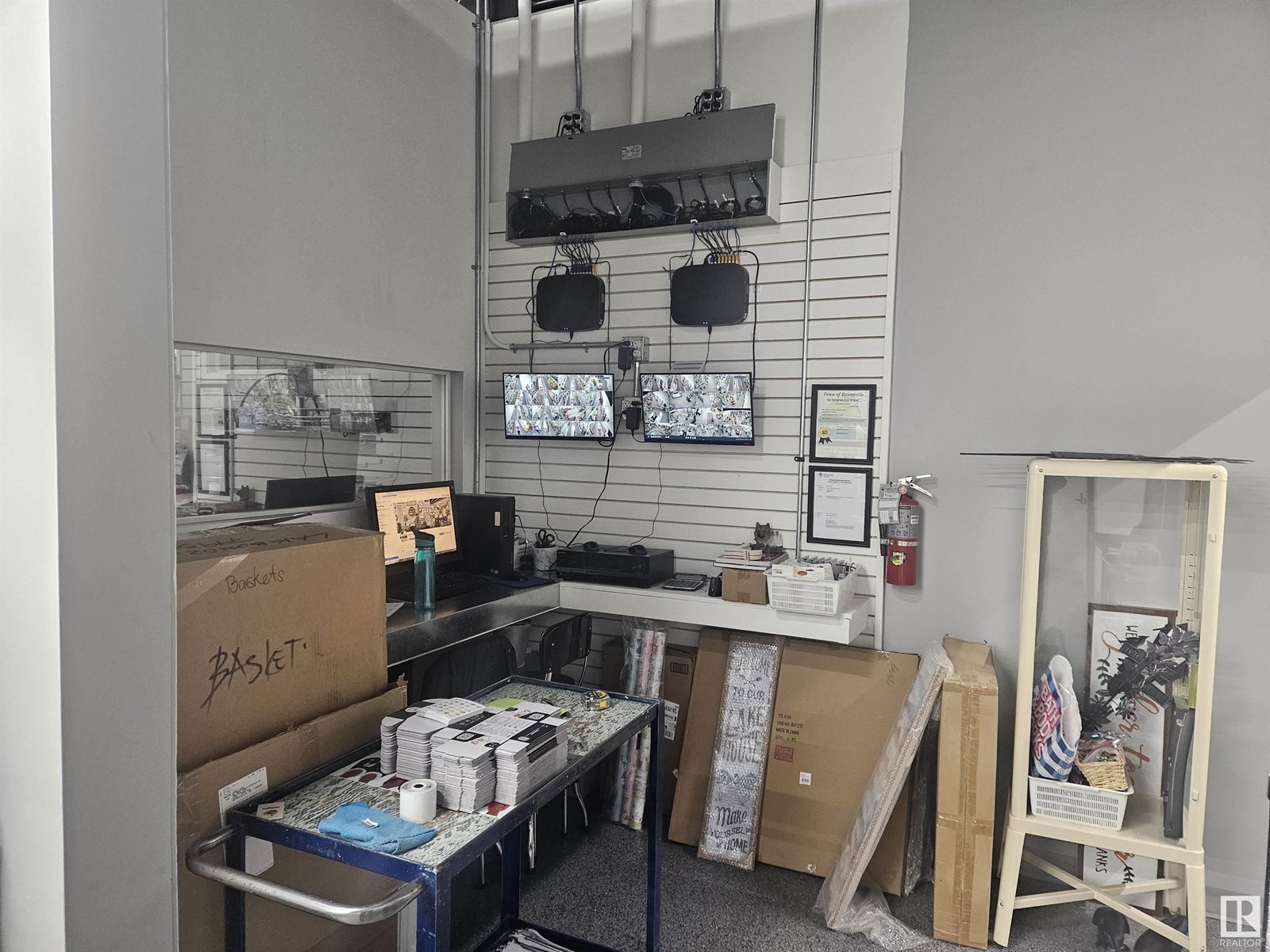 5108 50 Av Property Photo 15