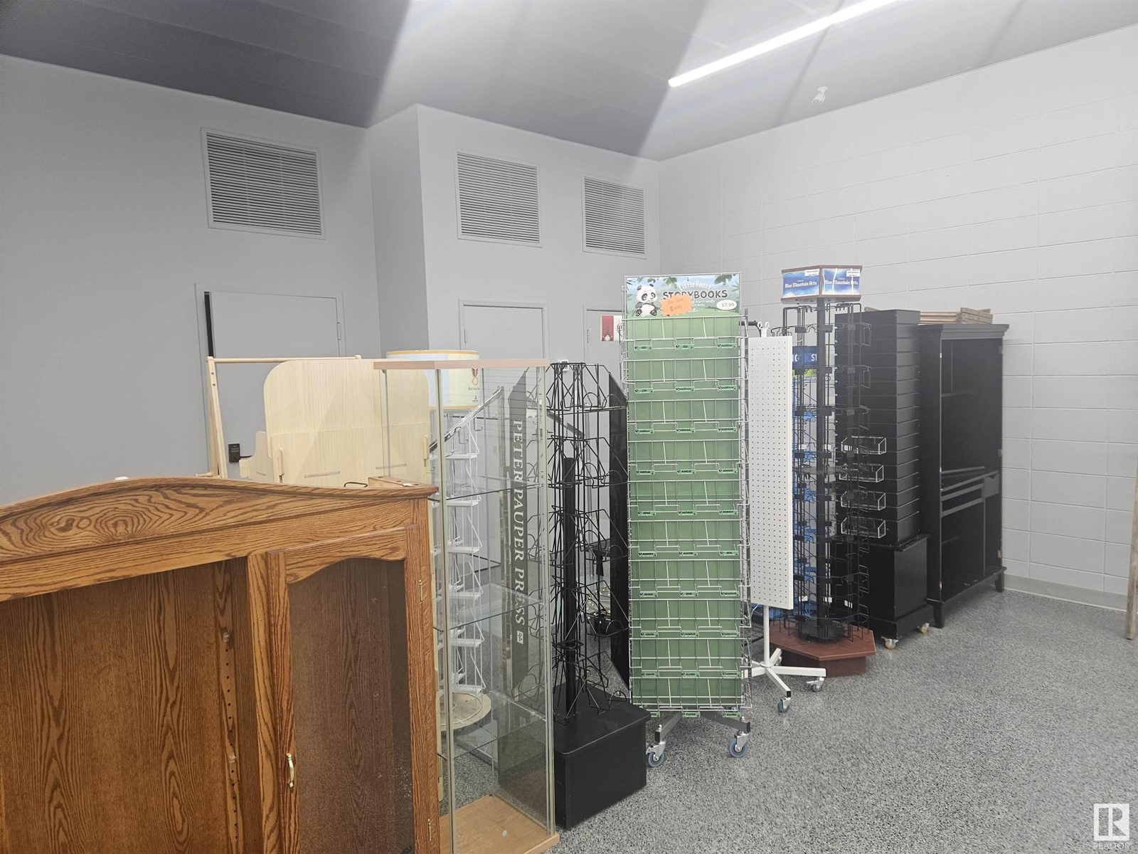 5108 50 Av Property Photo 16