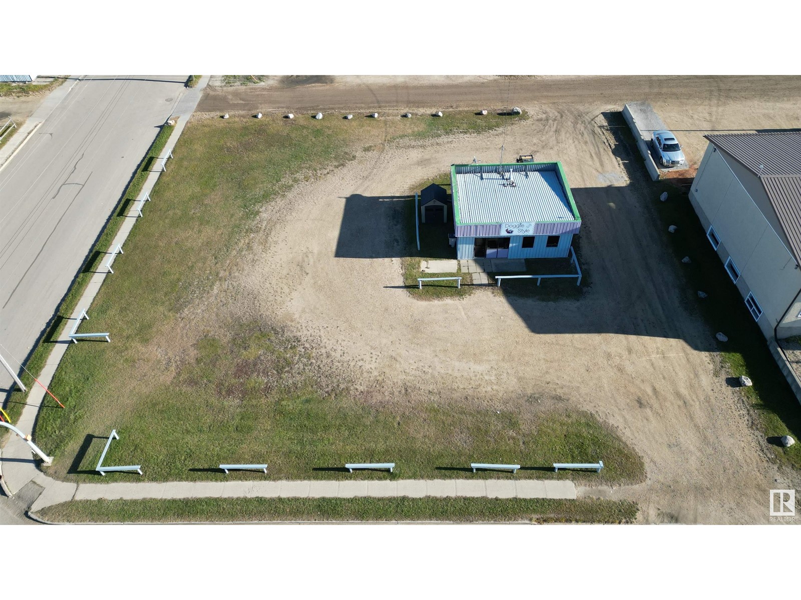 4915 52 St Property Photo 2