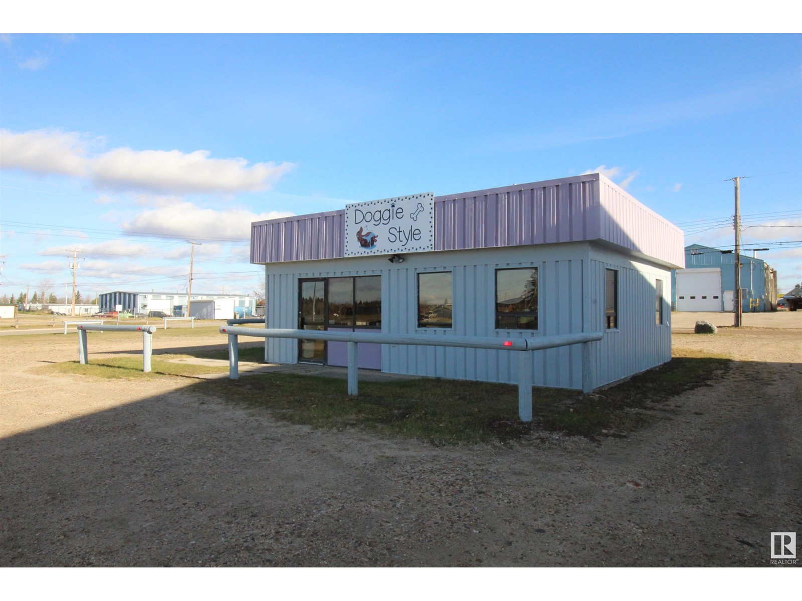 4915 52 St Property Photo 4