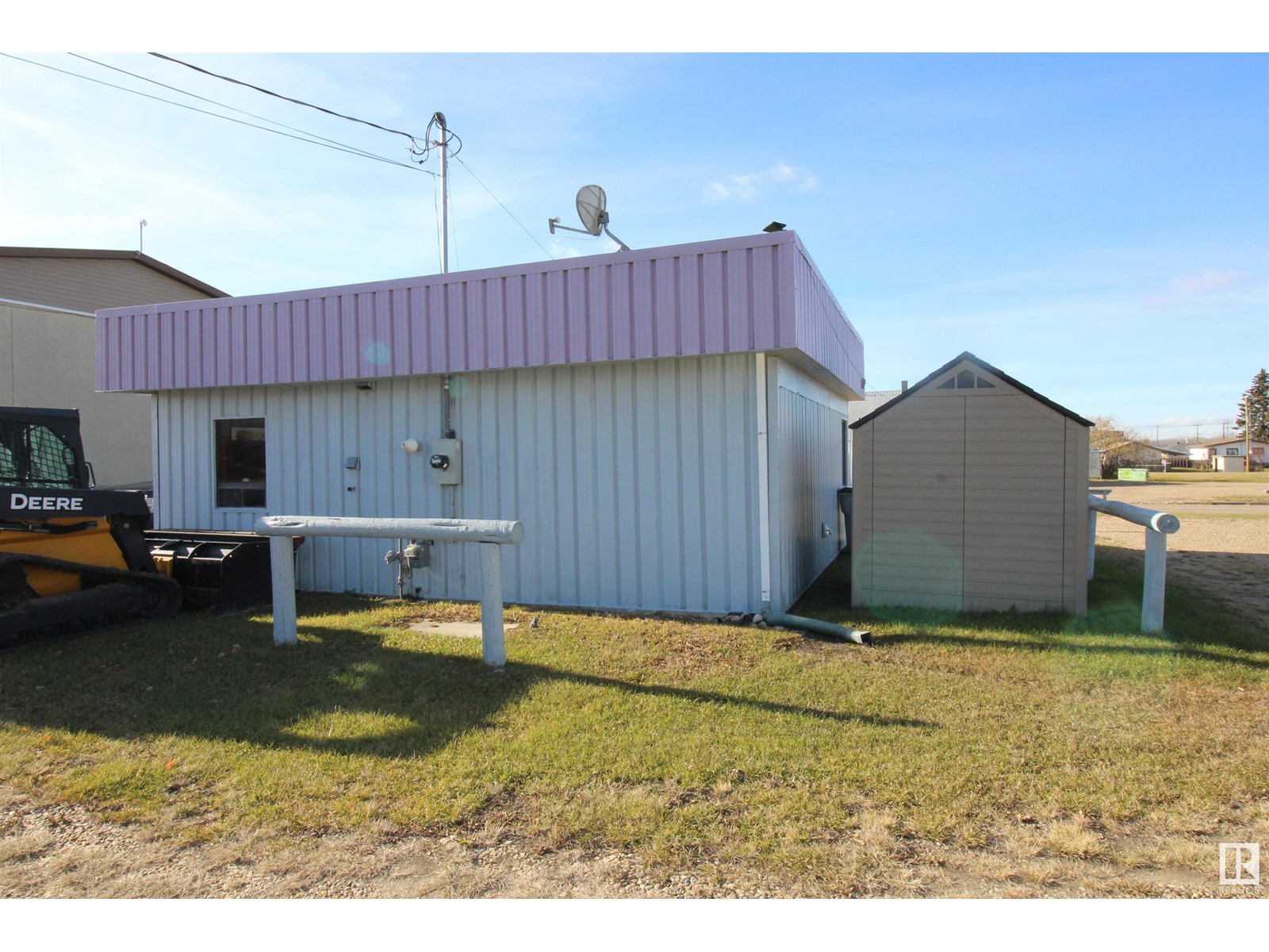 4915 52 St Property Photo 5