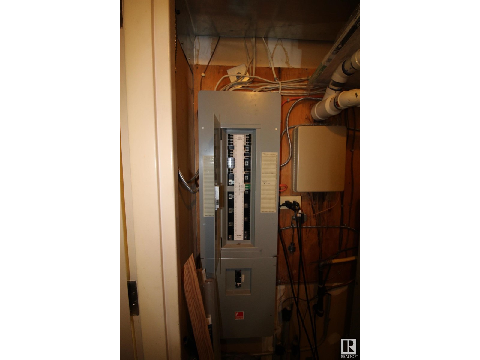 4915 52 St Property Photo 15