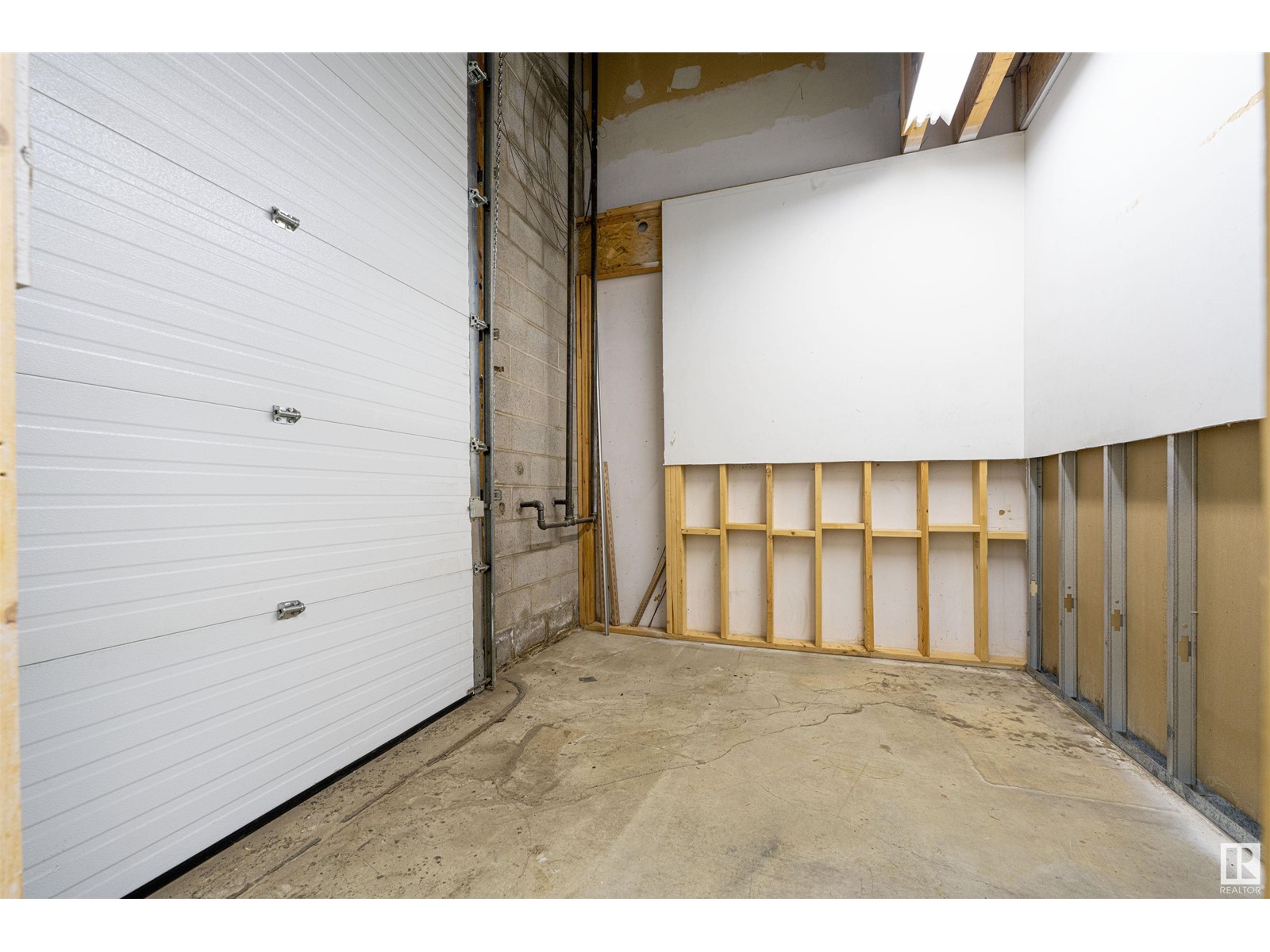 15612 116 Av Nw Property Photo 16