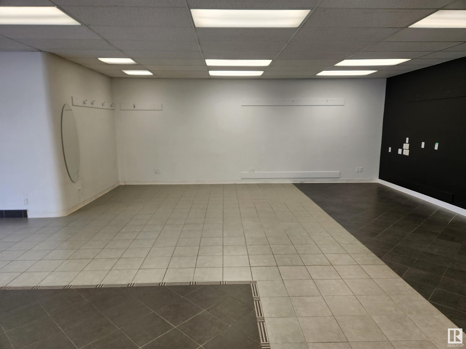 #100 14 Perron St Property Photo 7
