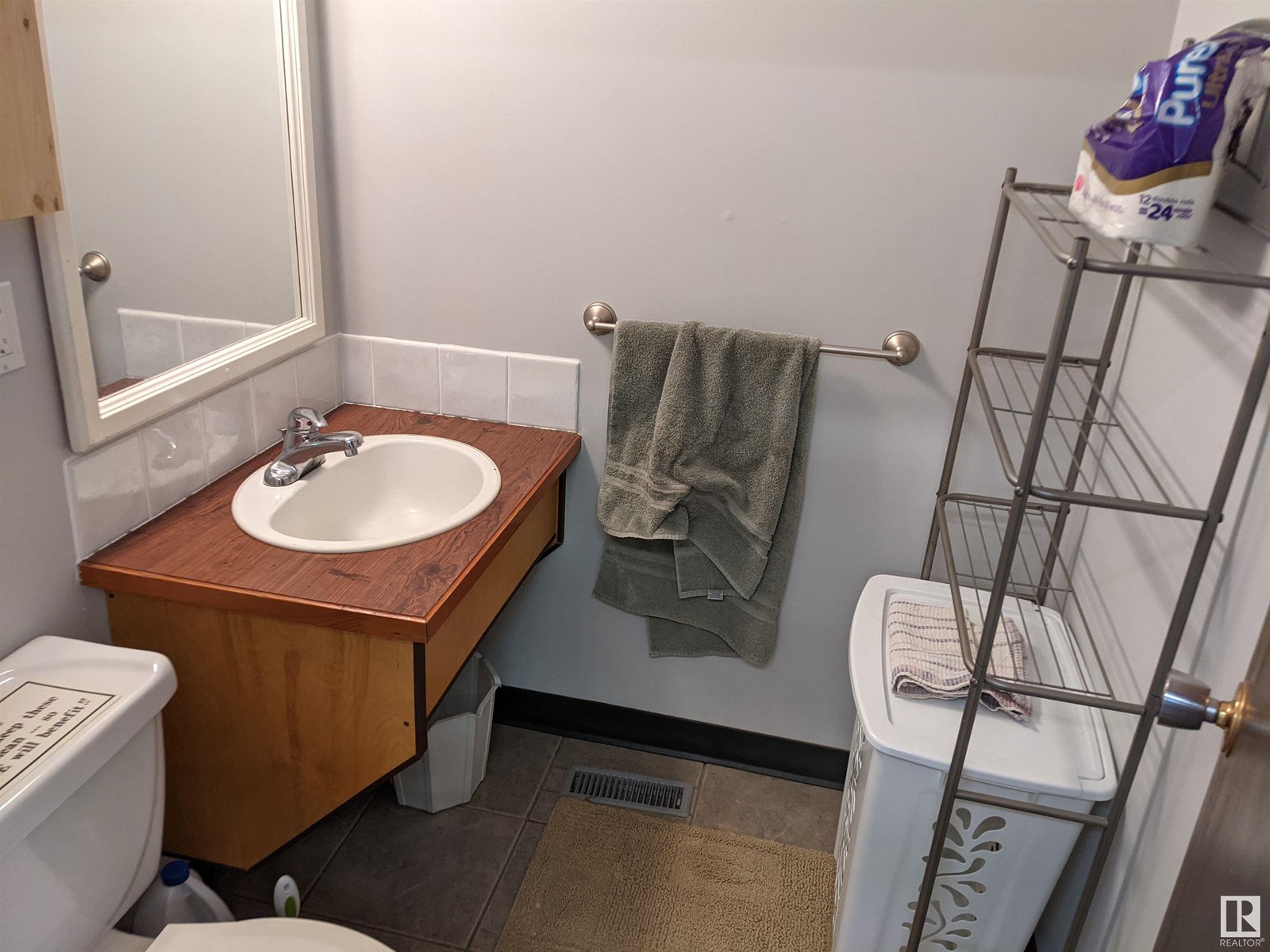 4706 52 Av Property Photo 7