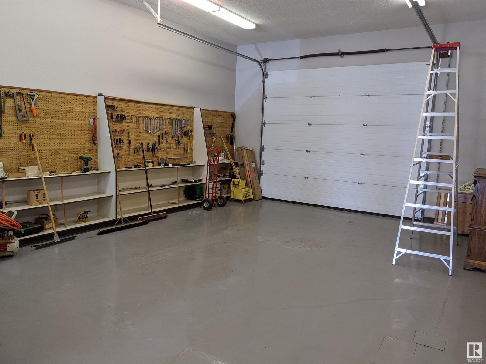 4706 52 Av Property Photo 8