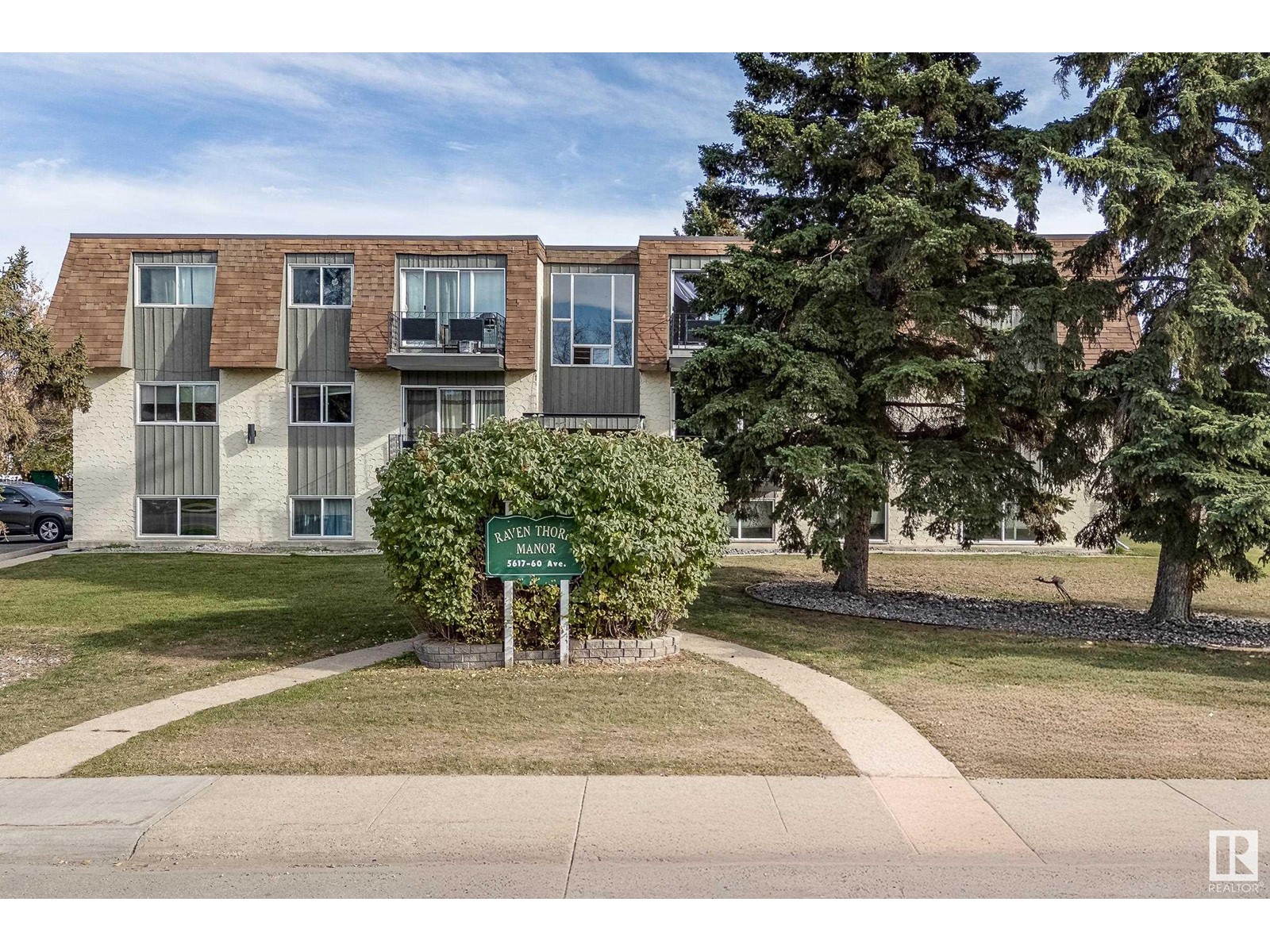 5617 60 Av Property Photo 1