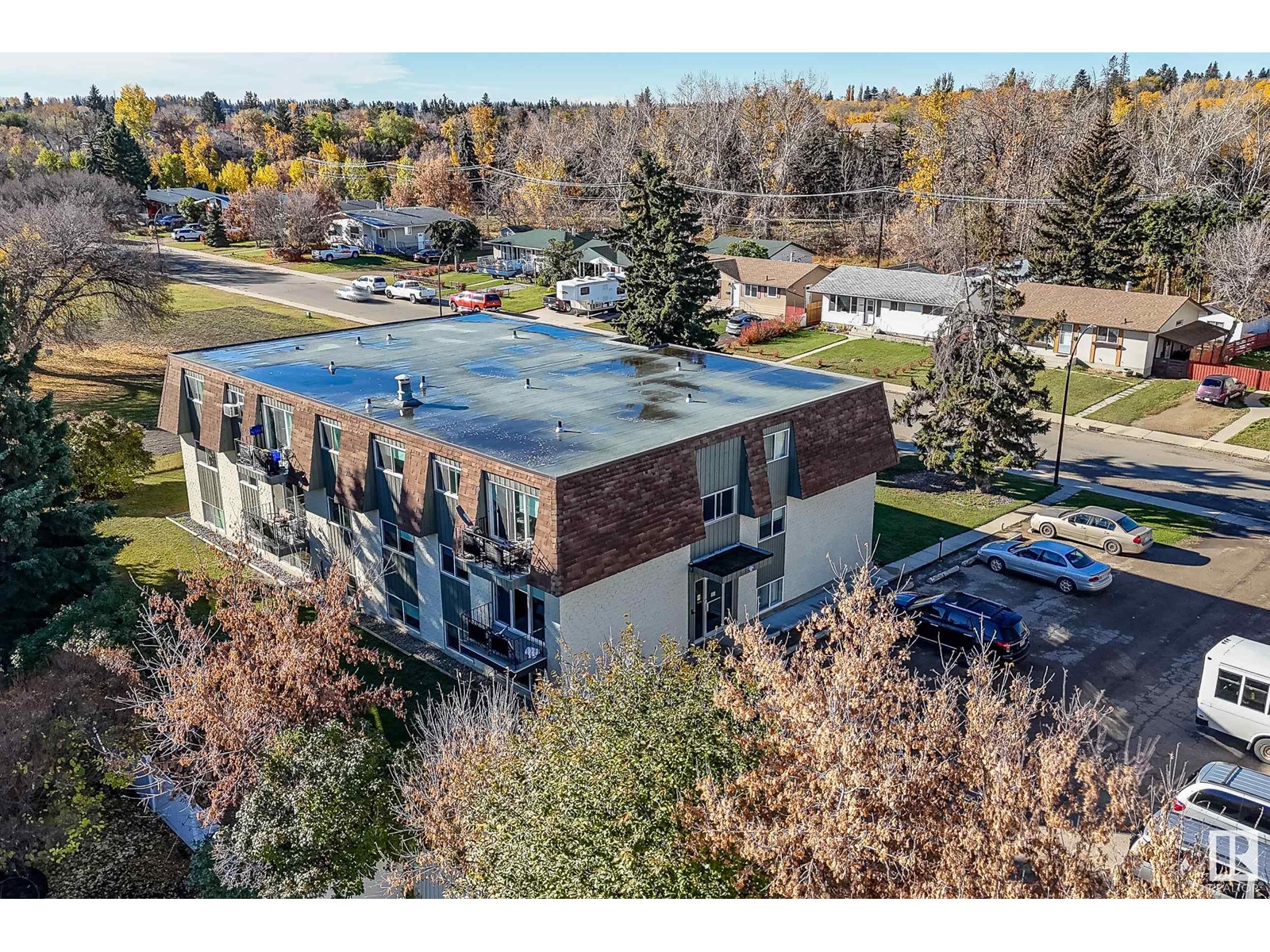 5617 60 Av Property Photo 8