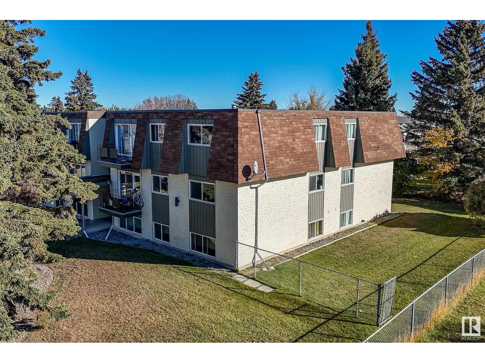 5617 60 Av Property Photo 11