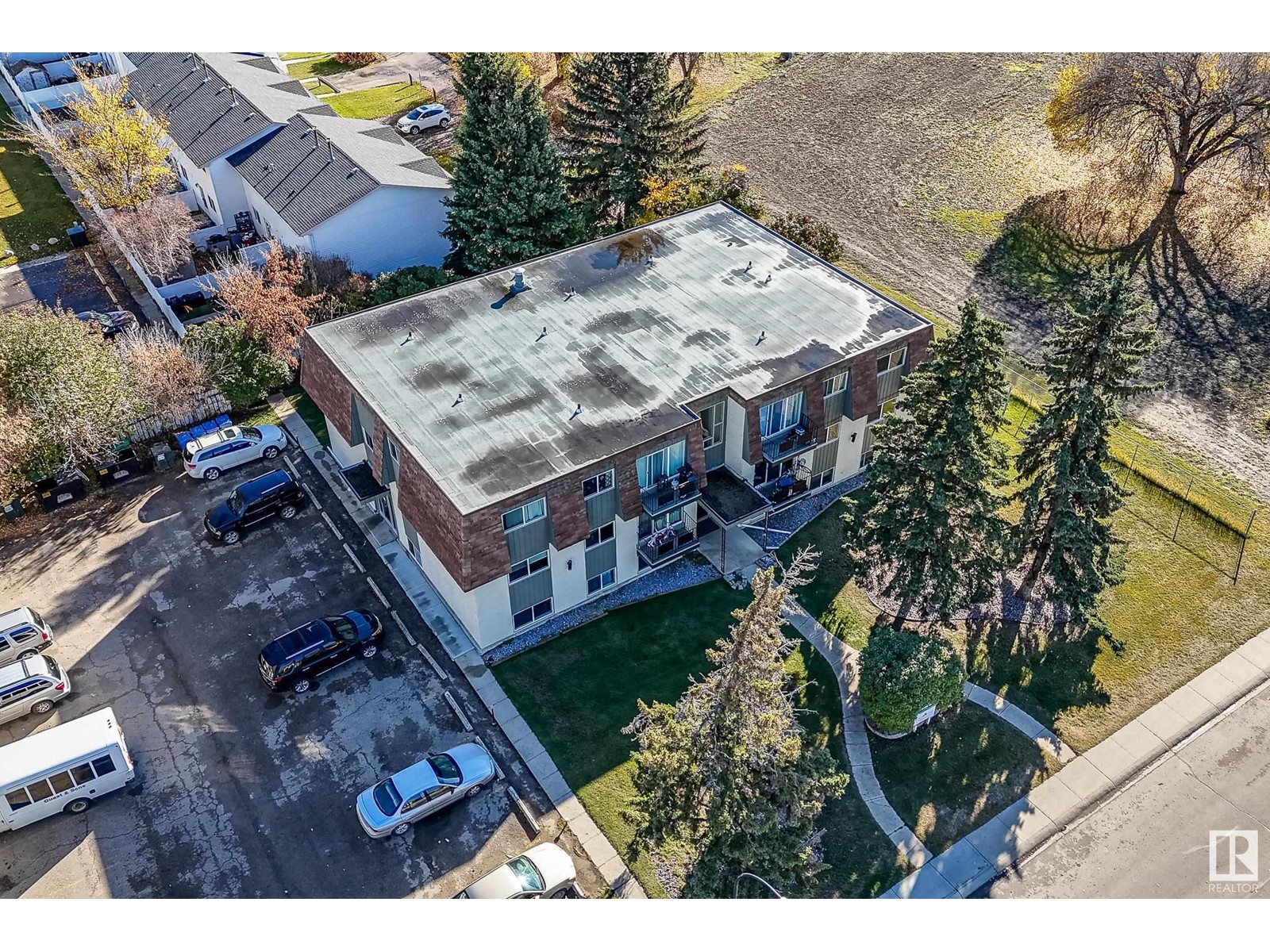 5617 60 Av Property Photo 16