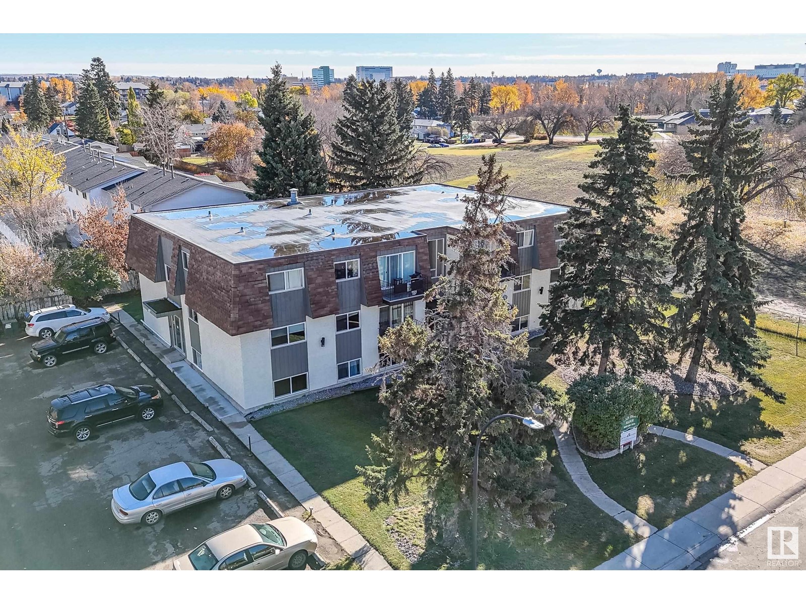 5617 60 Av Property Photo 17