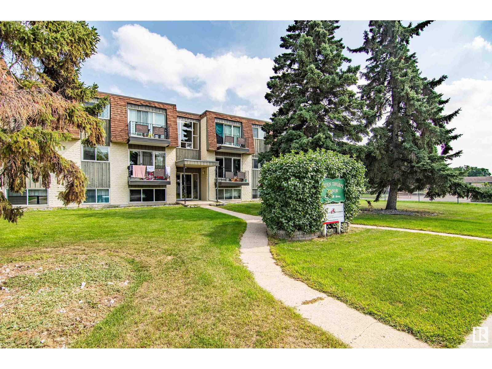 5617 60 Av Property Photo 18