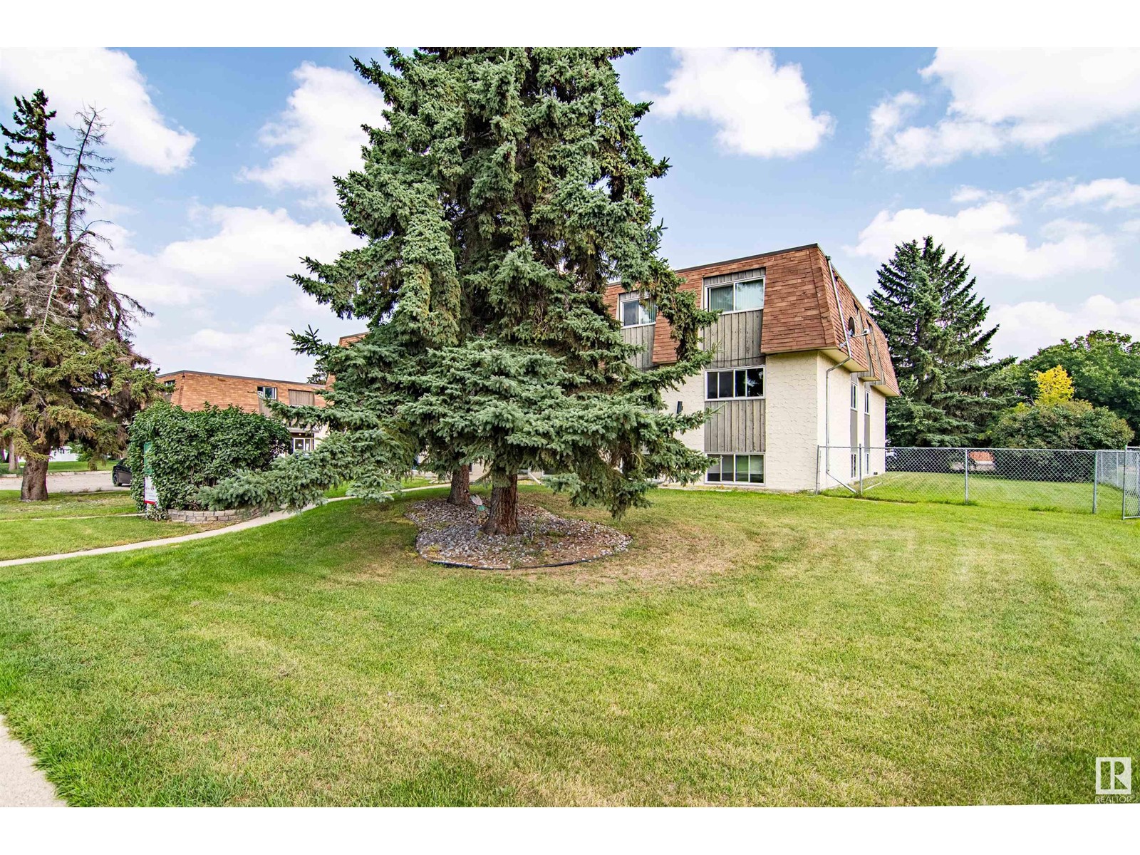 5617 60 Av Property Photo 19