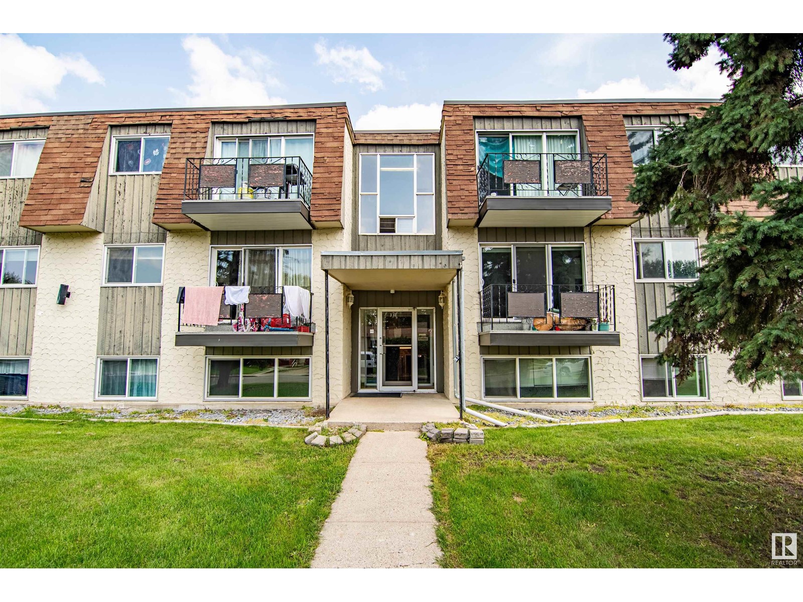 5617 60 Av Property Photo 21