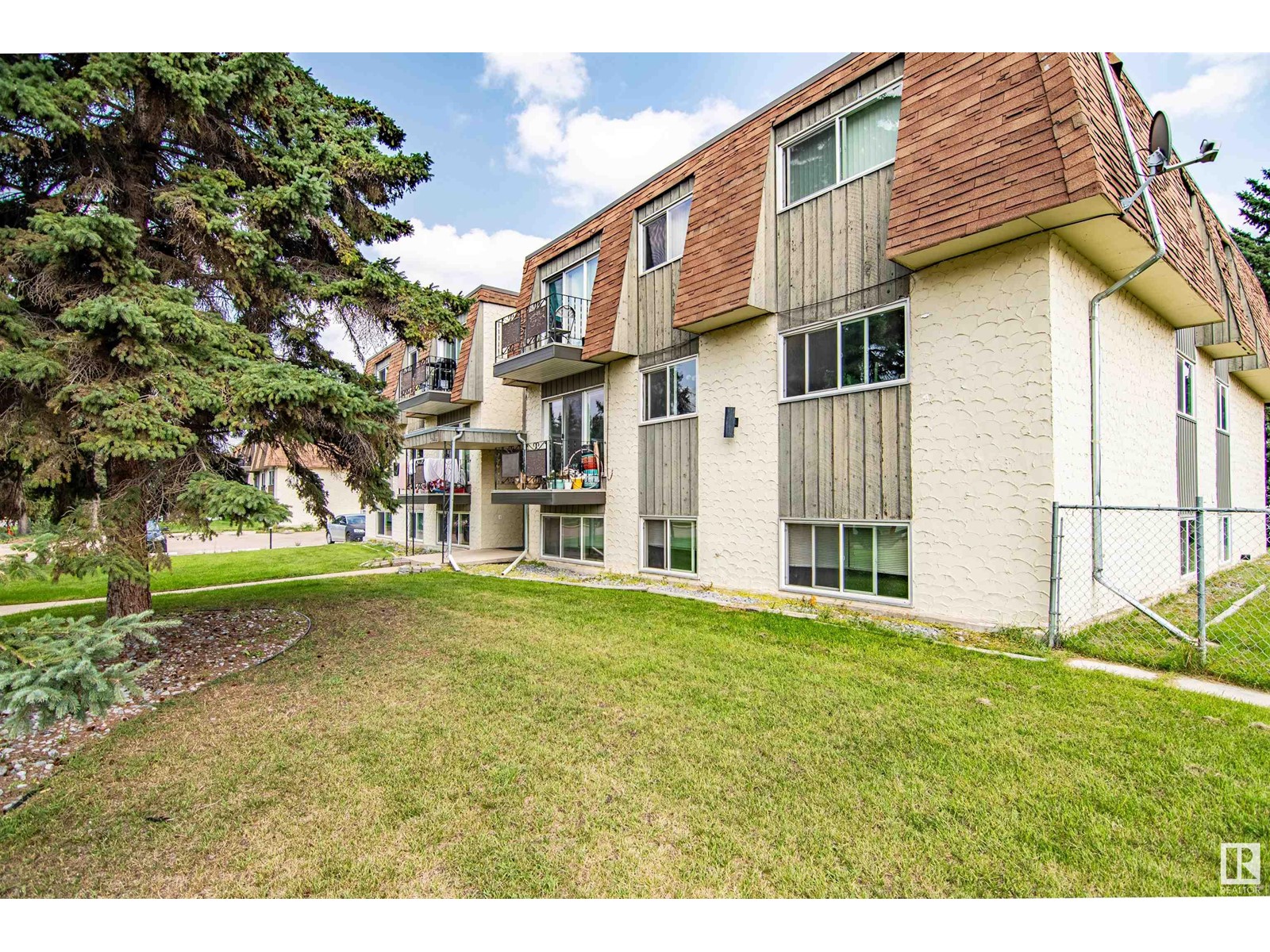 5617 60 Av Property Photo 28