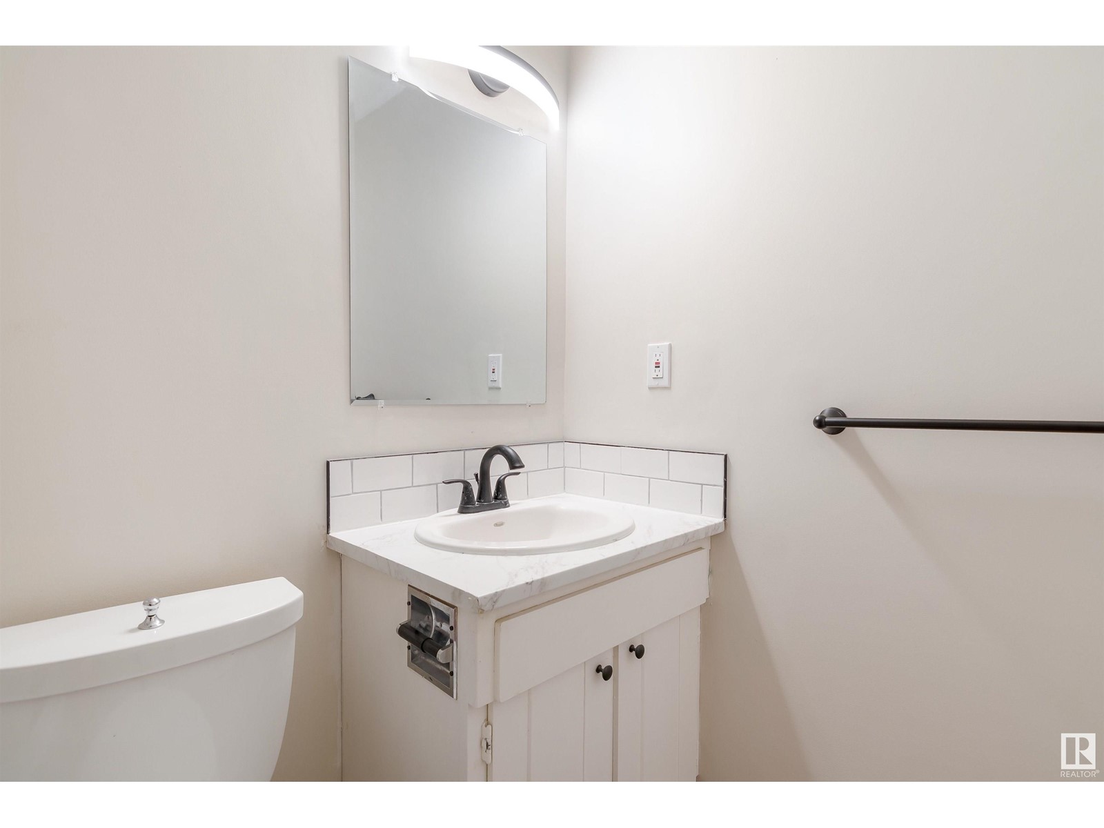 5617 60 Av Property Photo 30