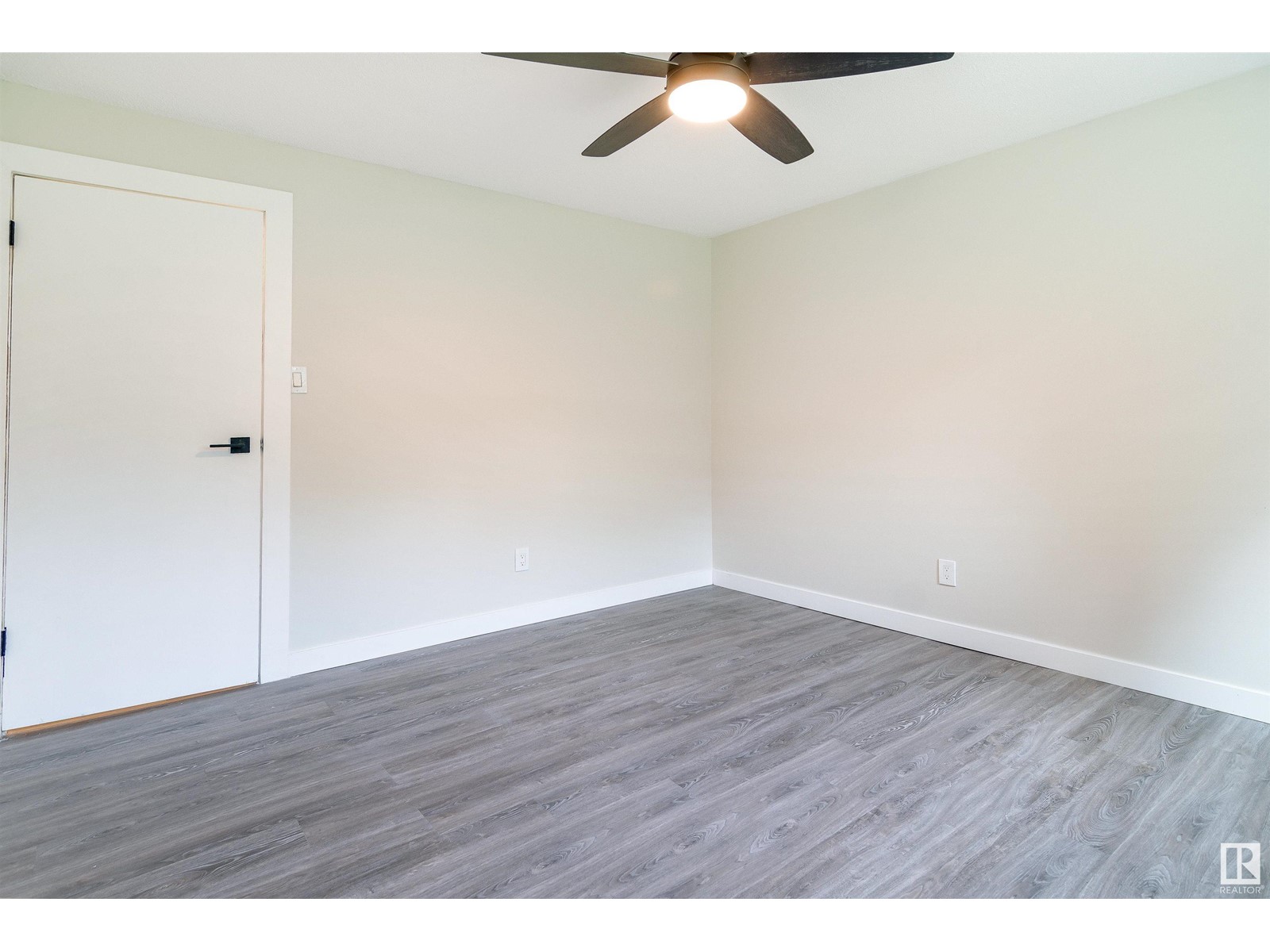 5617 60 Av Property Photo 34