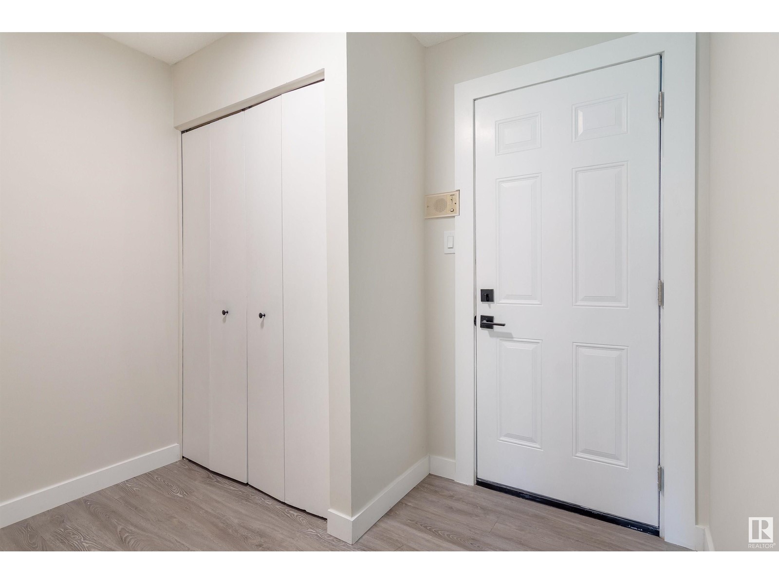 5617 60 Av Property Photo 36