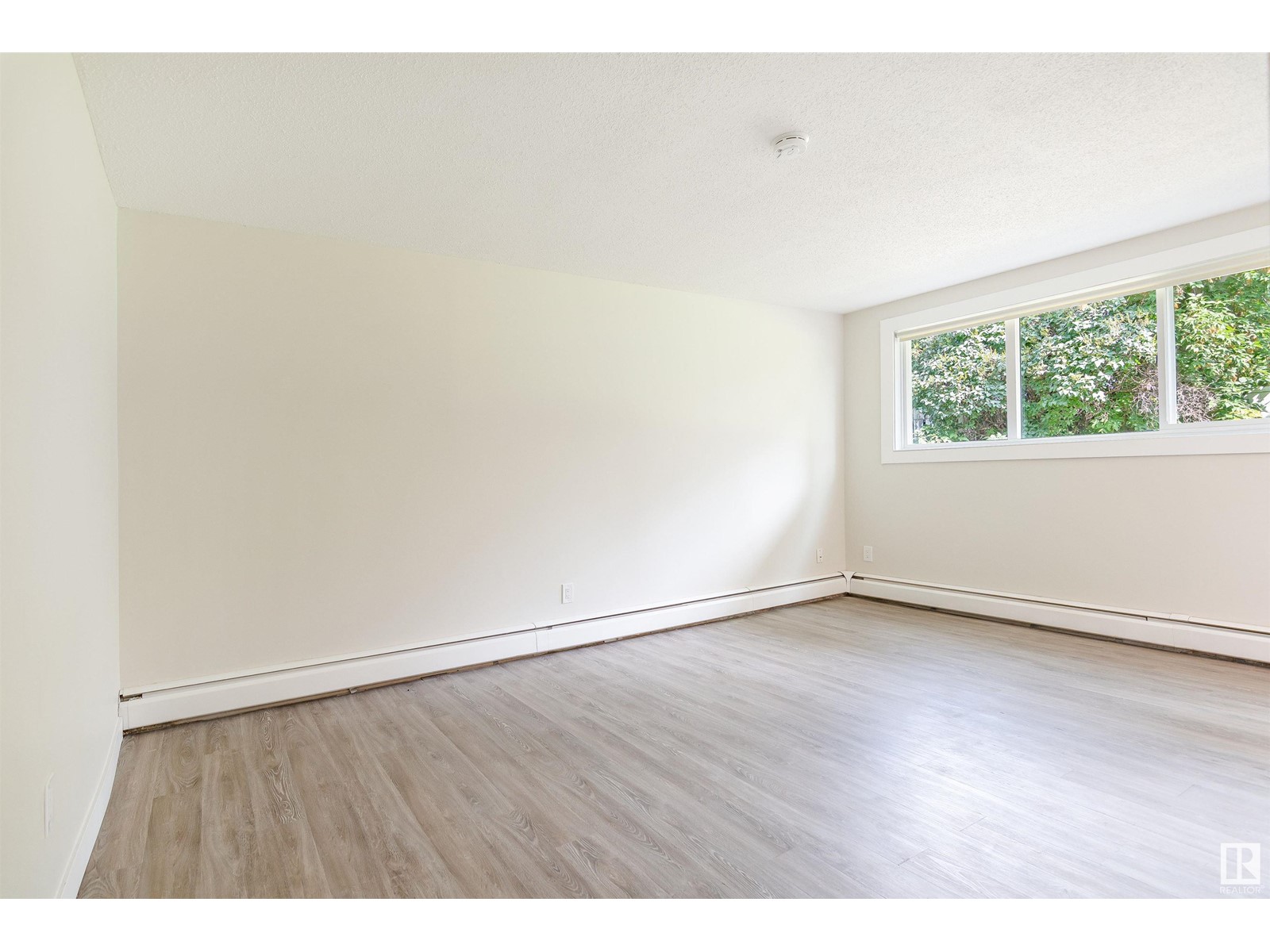 5617 60 Av Property Photo 44