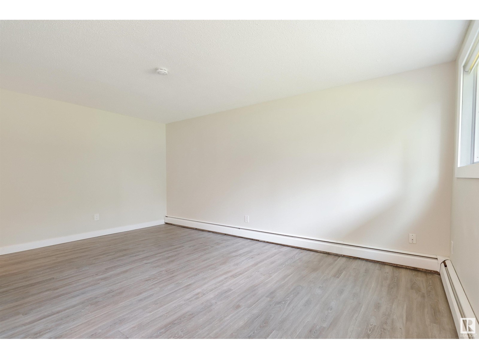 5617 60 Av Property Photo 47