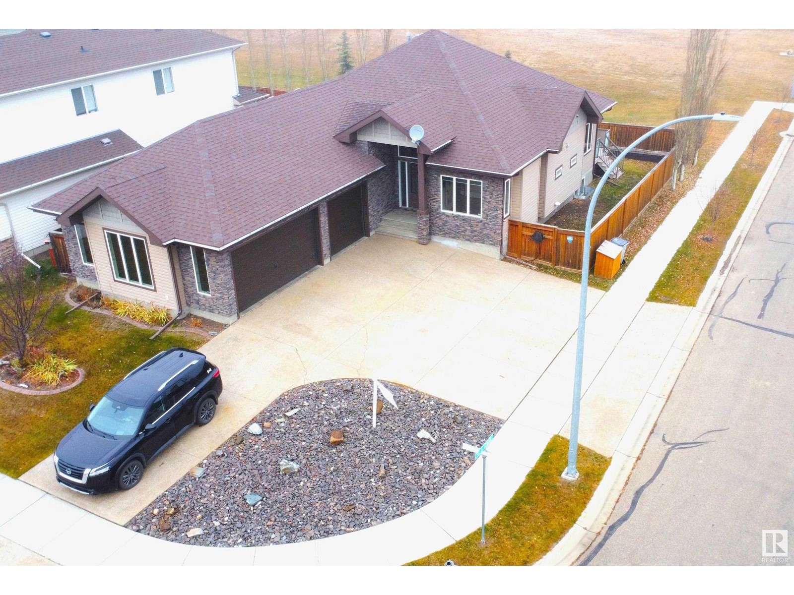 5102 53a Av Property Photo