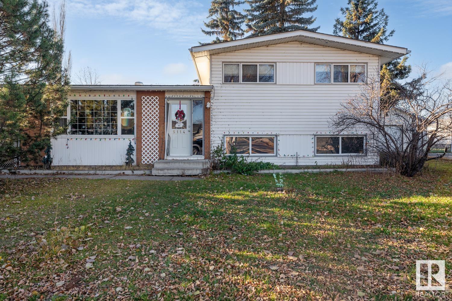 5114 52 St Property Photo