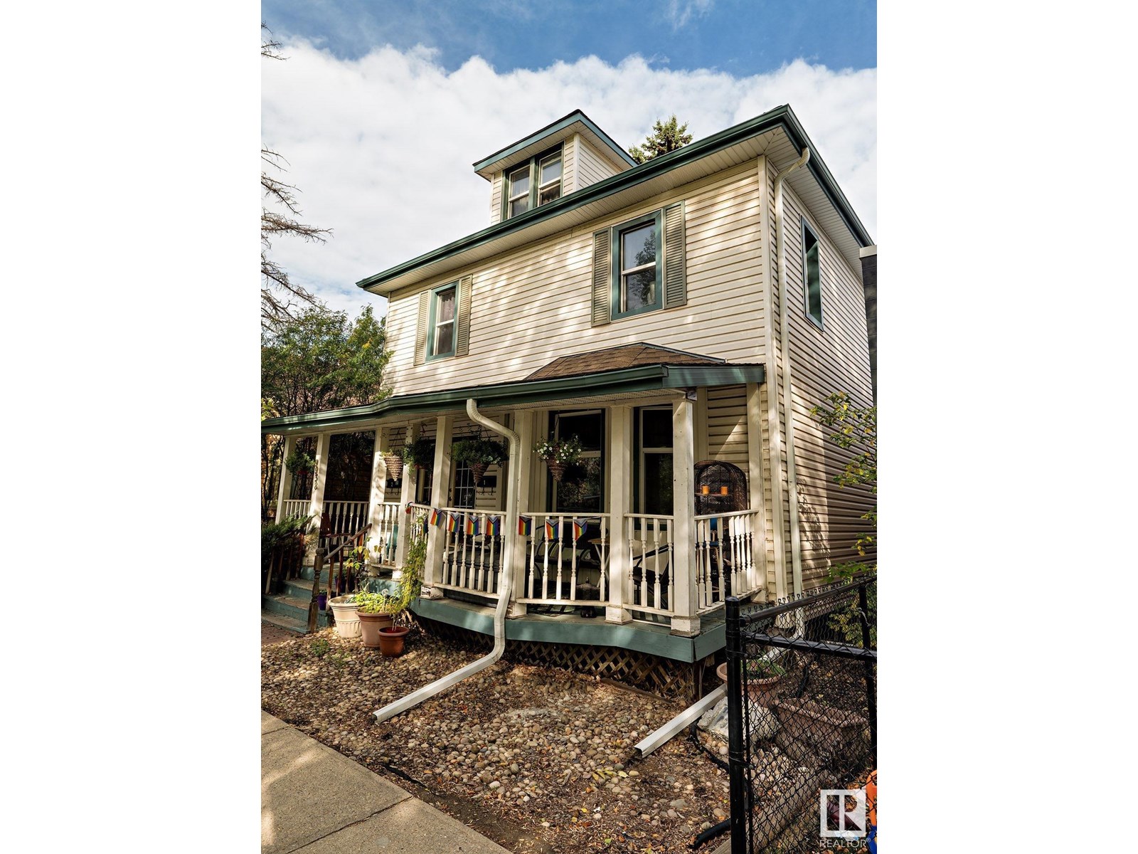 9928 81 Av Nw Property Photo 4