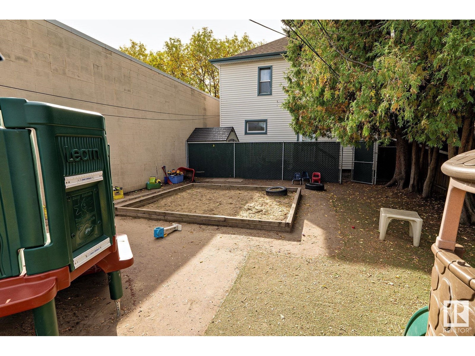 9928 81 Av Nw Property Photo 21