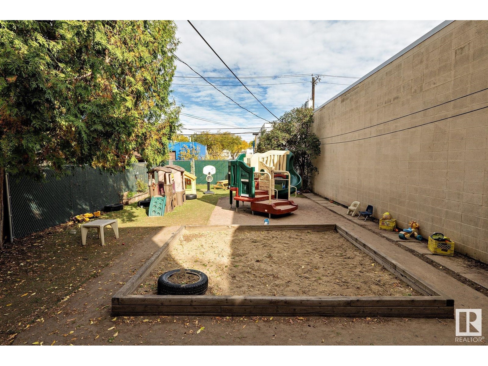 9928 81 Av Nw Property Photo 23