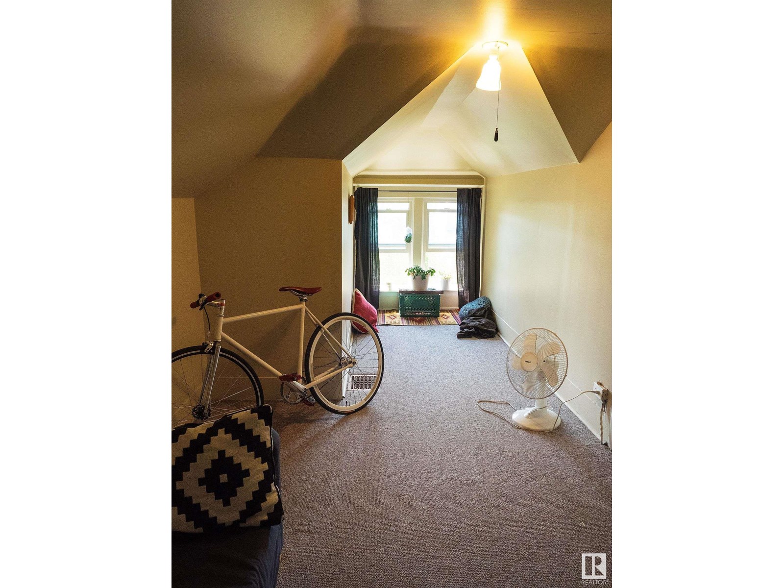 9928 81 Av Nw Property Photo 32