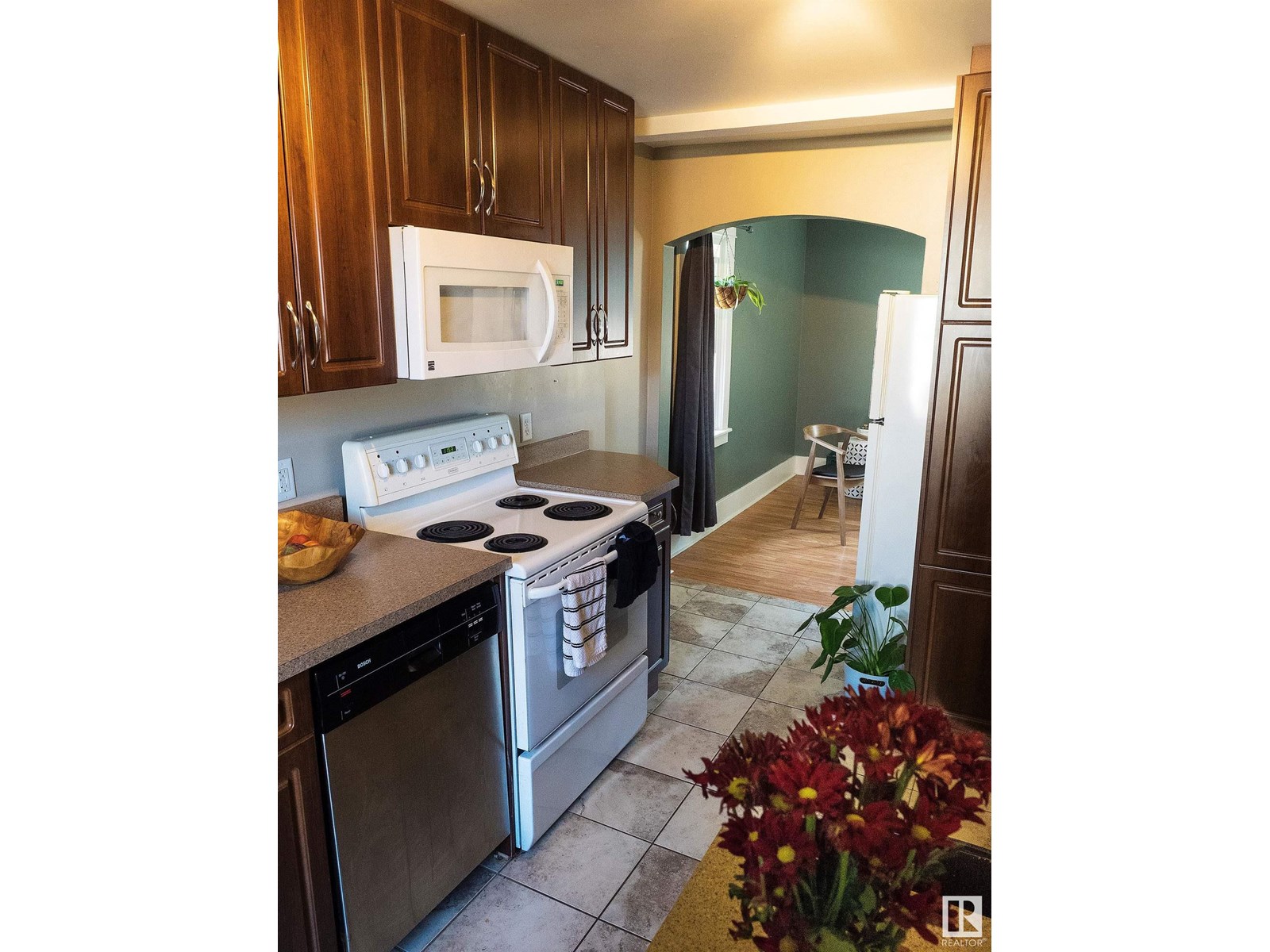 9928 81 Av Nw Property Photo 33