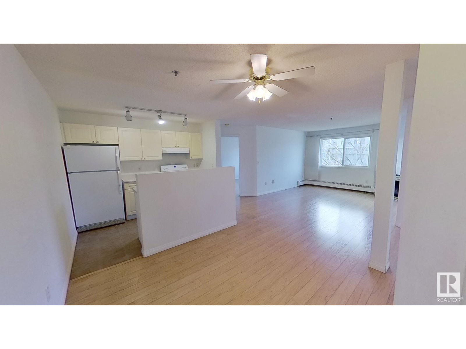 #22 10331 106 St Nw Property Photo 2