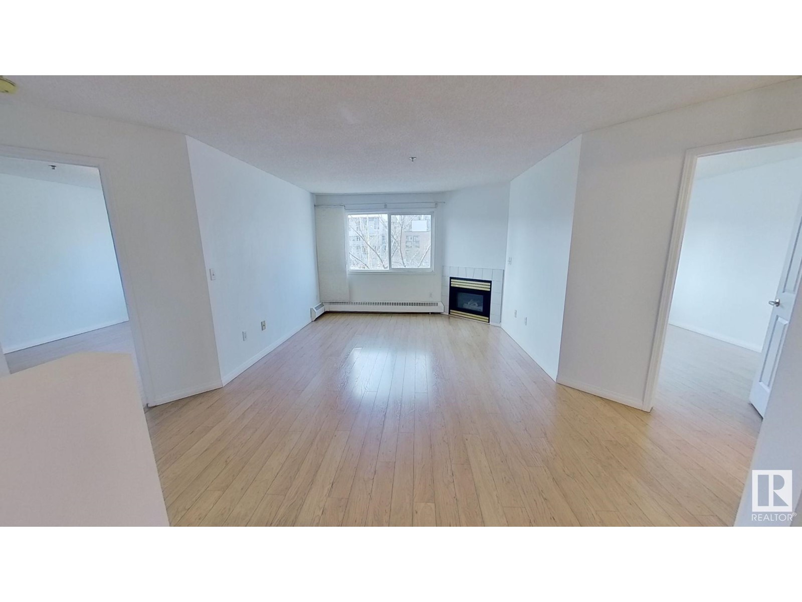 #22 10331 106 St Nw Property Photo 3