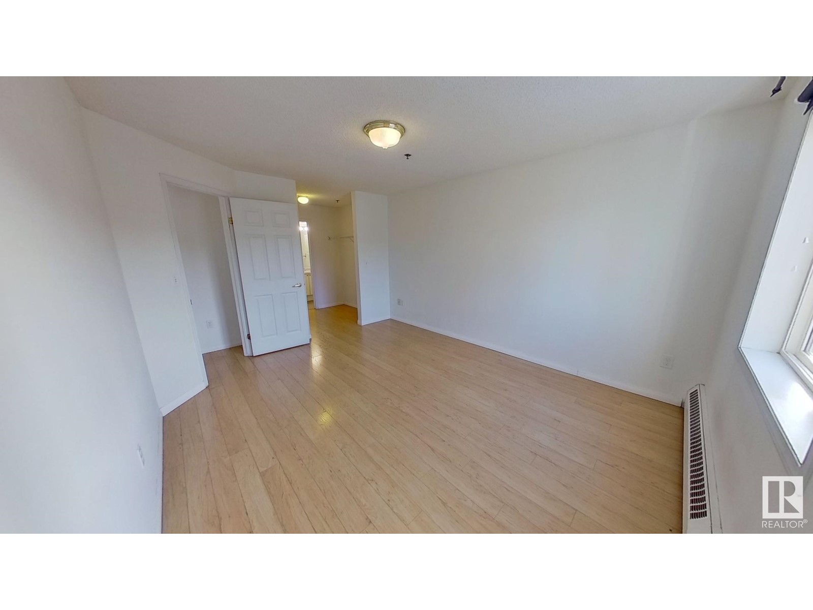 #22 10331 106 St Nw Property Photo 6