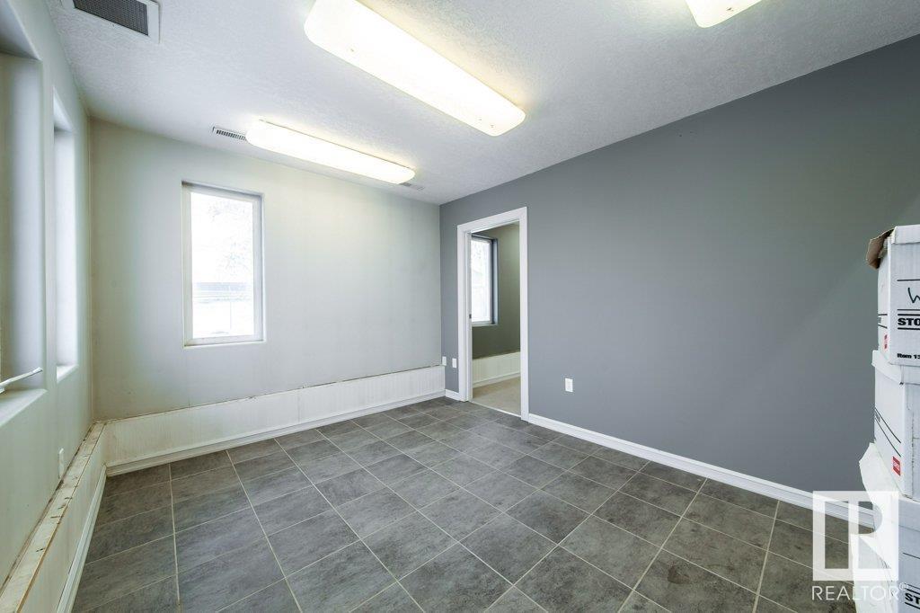 22904 110 Av Nw Property Photo 7