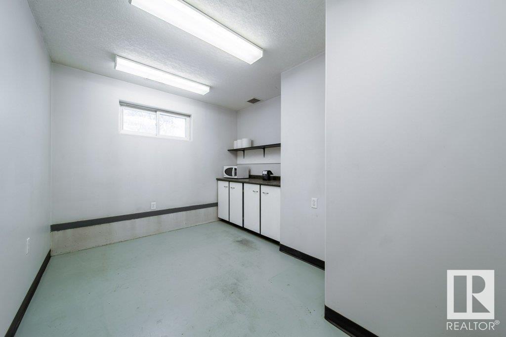 22904 110 Av Nw Property Photo 11