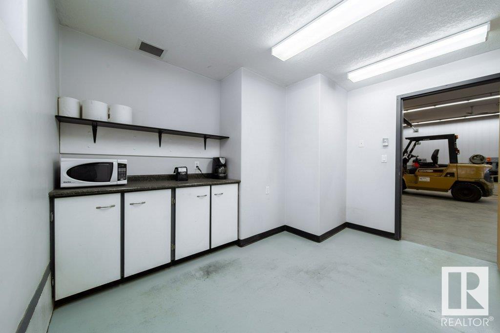 22904 110 Av Nw Property Photo 12