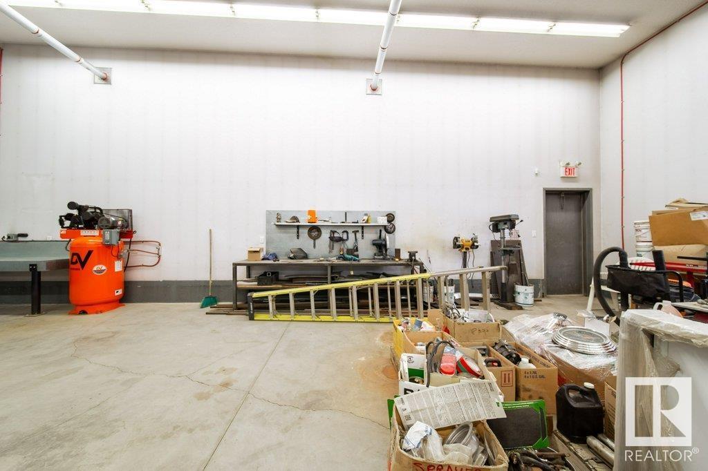 22904 110 Av Nw Property Photo 19