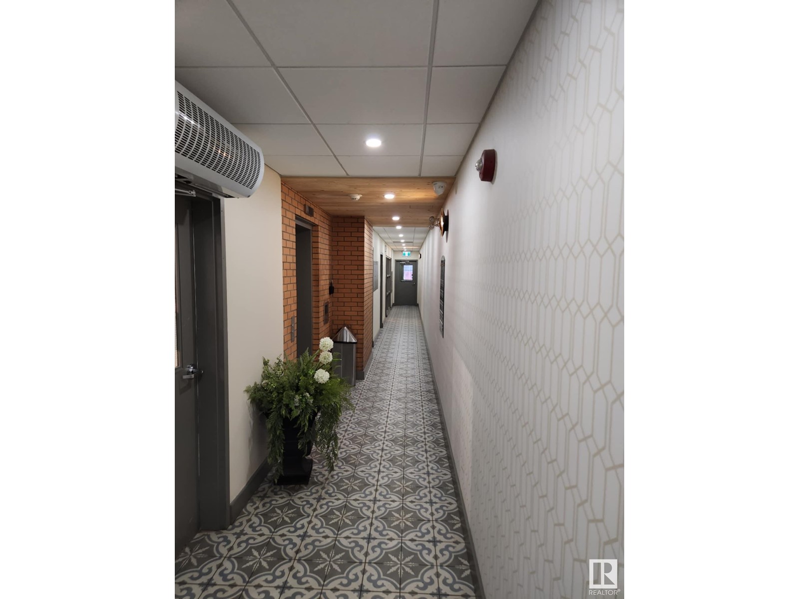 #200 10324 82 Av Nw Property Photo 4