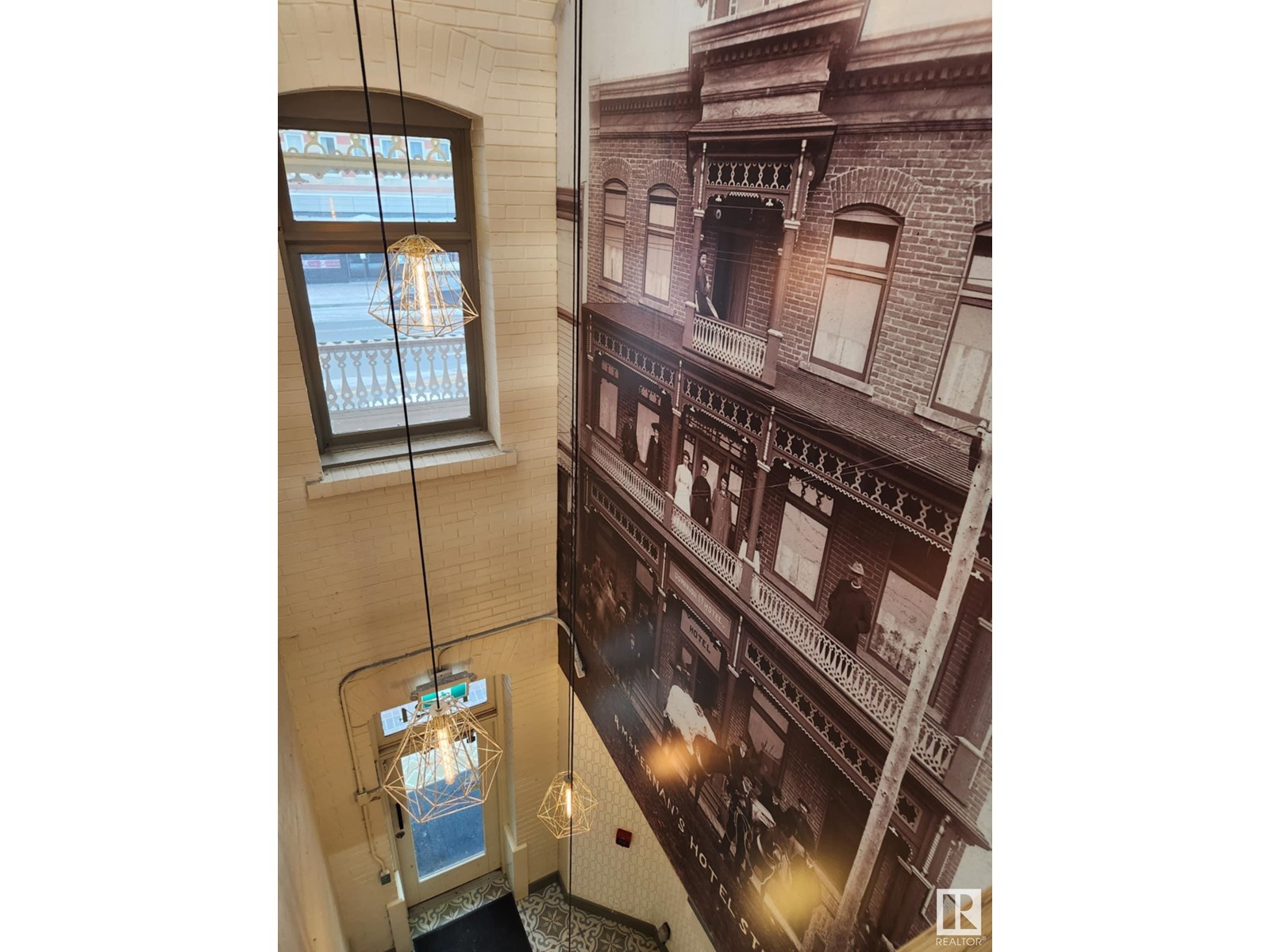 #200 10324 82 Av Nw Property Photo 5