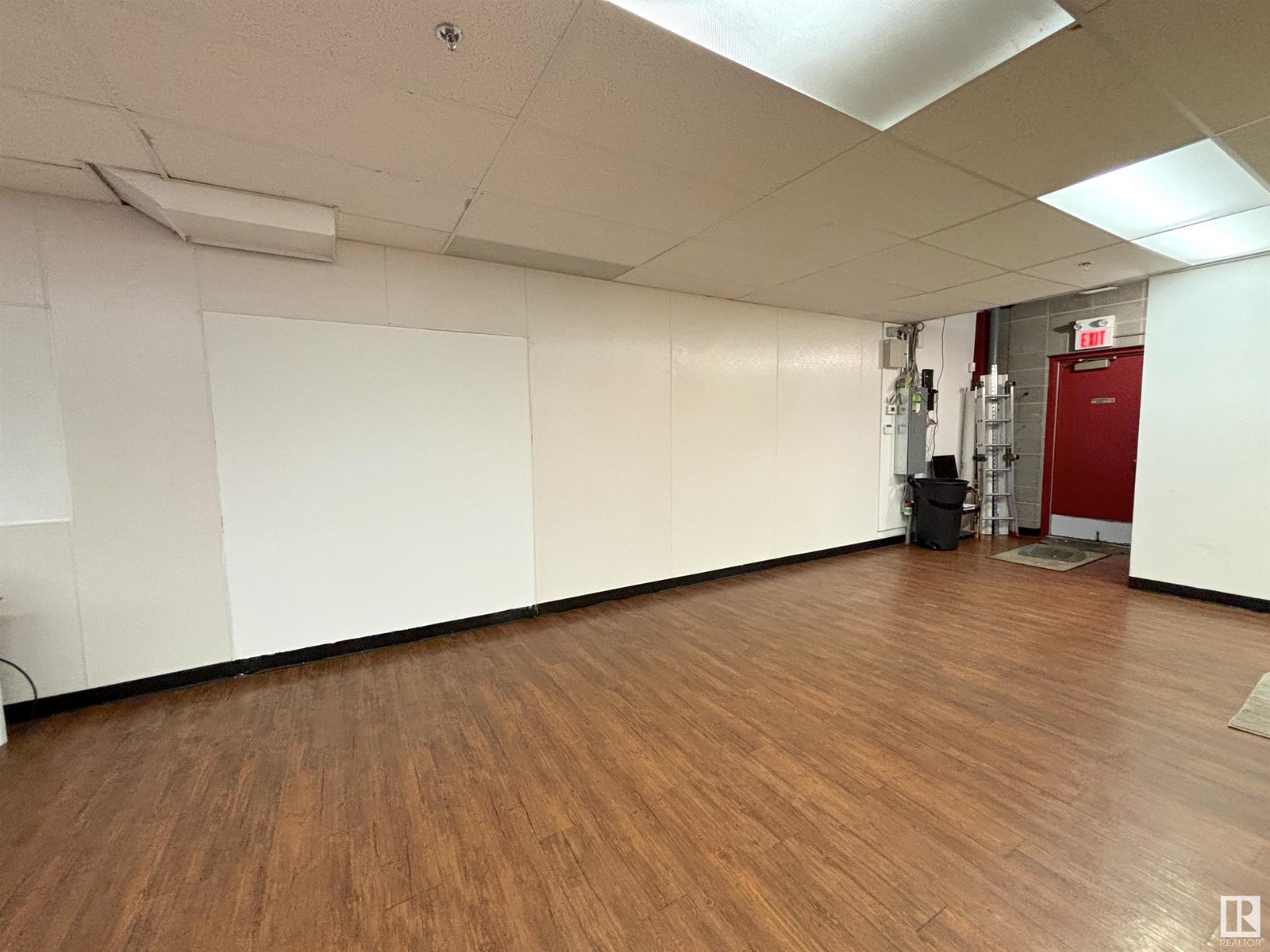 #102 9058 22 Av Sw Property Photo 9