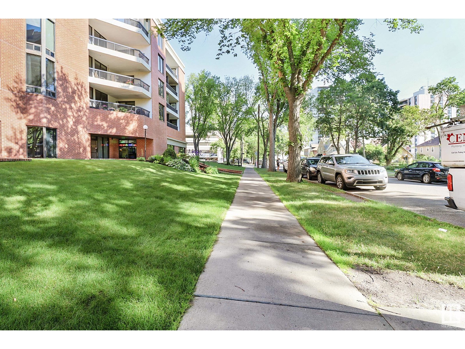 #001 11503 100 Av Nw Property Photo 6